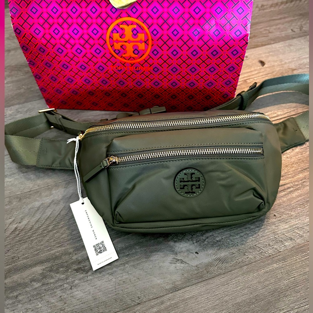 NWT Tory Burch Nylon bag w/Tory Burch Box